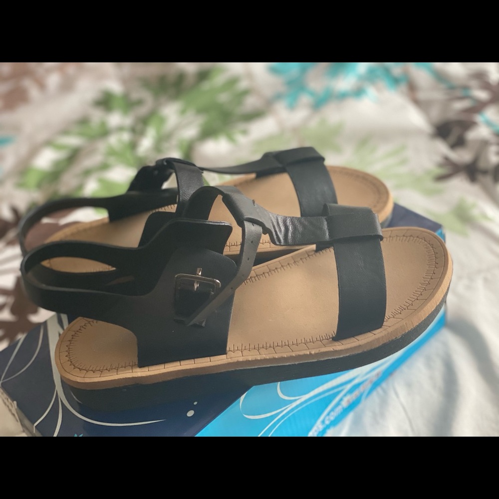 Women’s sandals